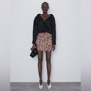 NWT ZARA FLORAL print ruched mini skirt M